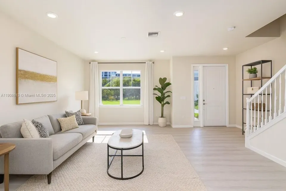 3 Bed 2 Bath Modern Contemporary Residence in Hollywood, FL - 3