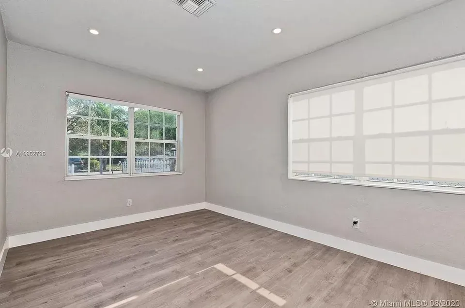 3 Bed 2 Bath Modern Contemporary Residence in Hollywood, FL