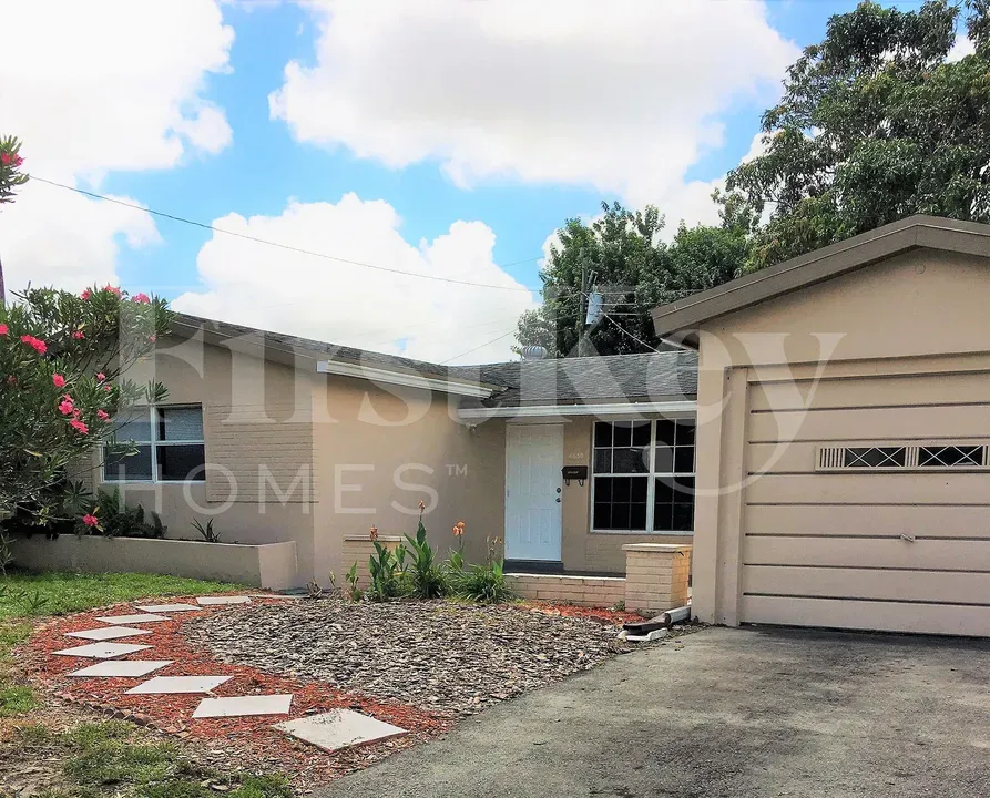 3 Bed 2 Bath Modern Contemporary Residence in Hollywood, FL