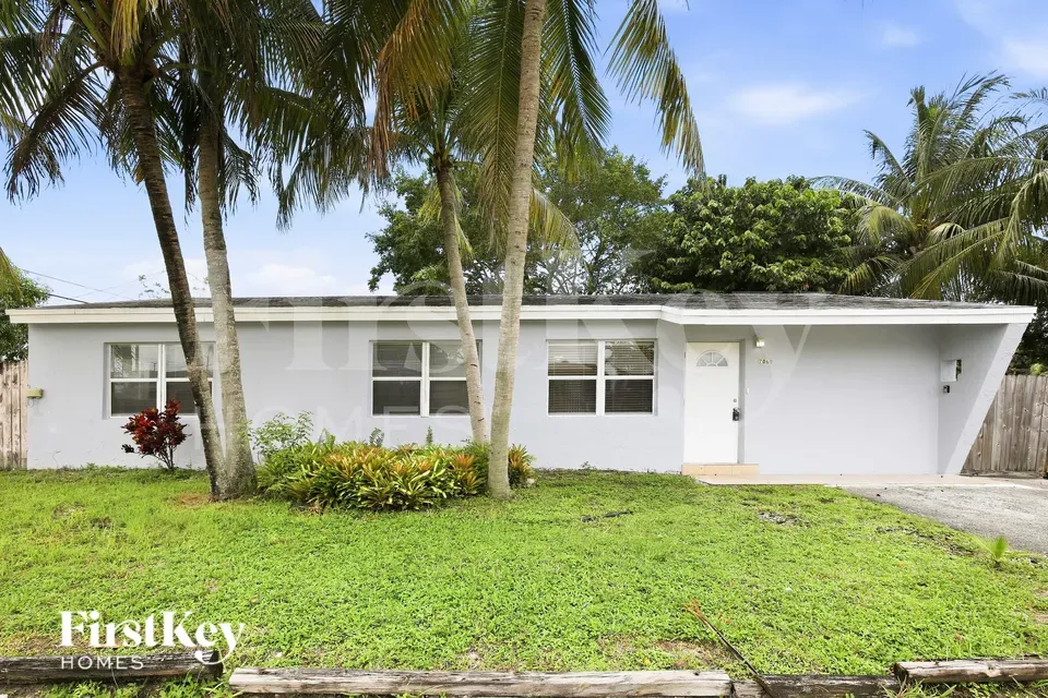 3 Bed 2 Bath Modern Contemporary Residence in Hollywood, FL