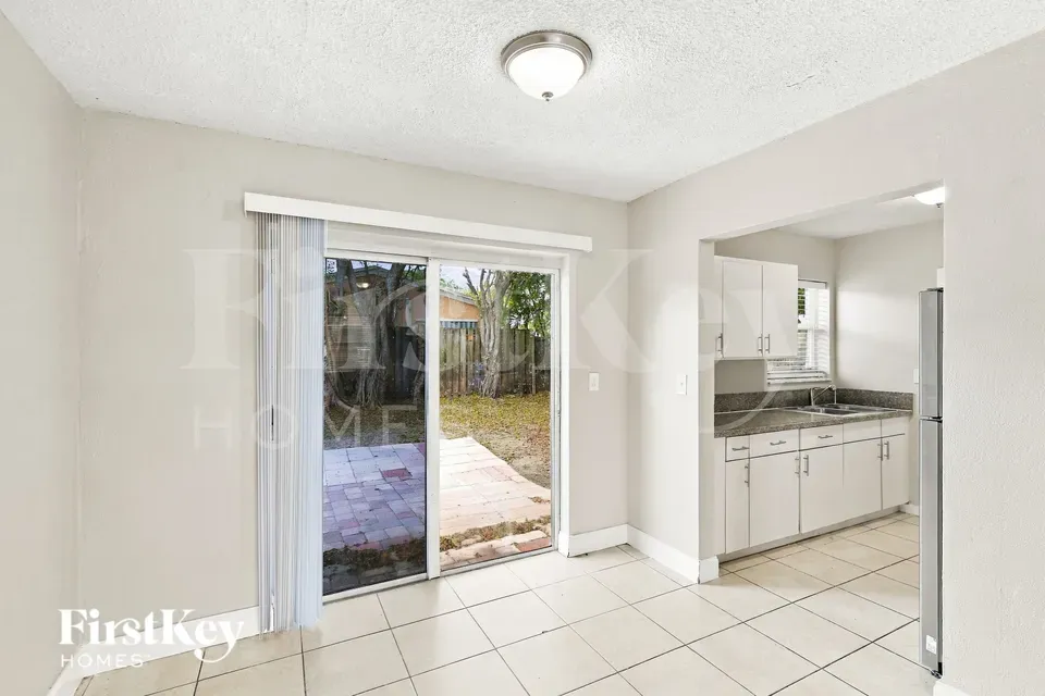 3 Bed 2 Bath Modern Contemporary Residence in Hollywood, FL - 4