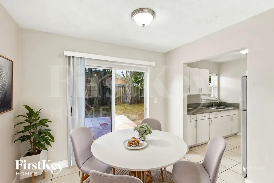 3 Bed 2 Bath Modern Contemporary Residence in Hollywood, FL - 5