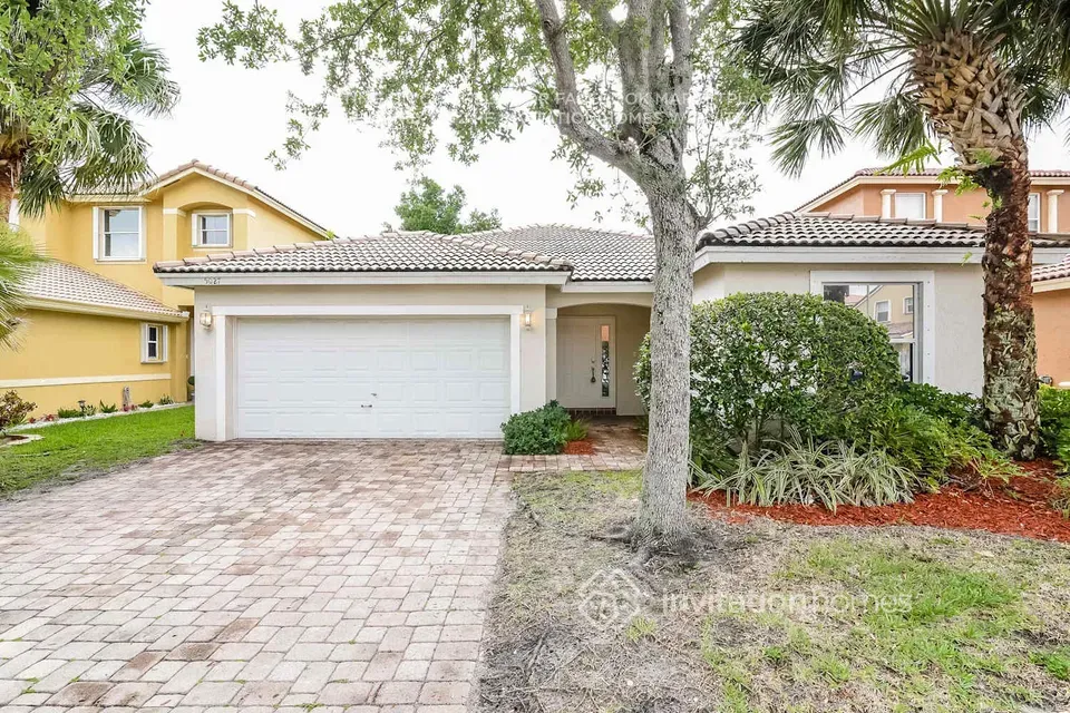3 Bed 2 Bath Modern Contemporary Residence in Hollywood, FL - 1
