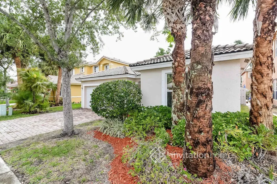 3 Bed 2 Bath Modern Contemporary Residence in Hollywood, FL - 3