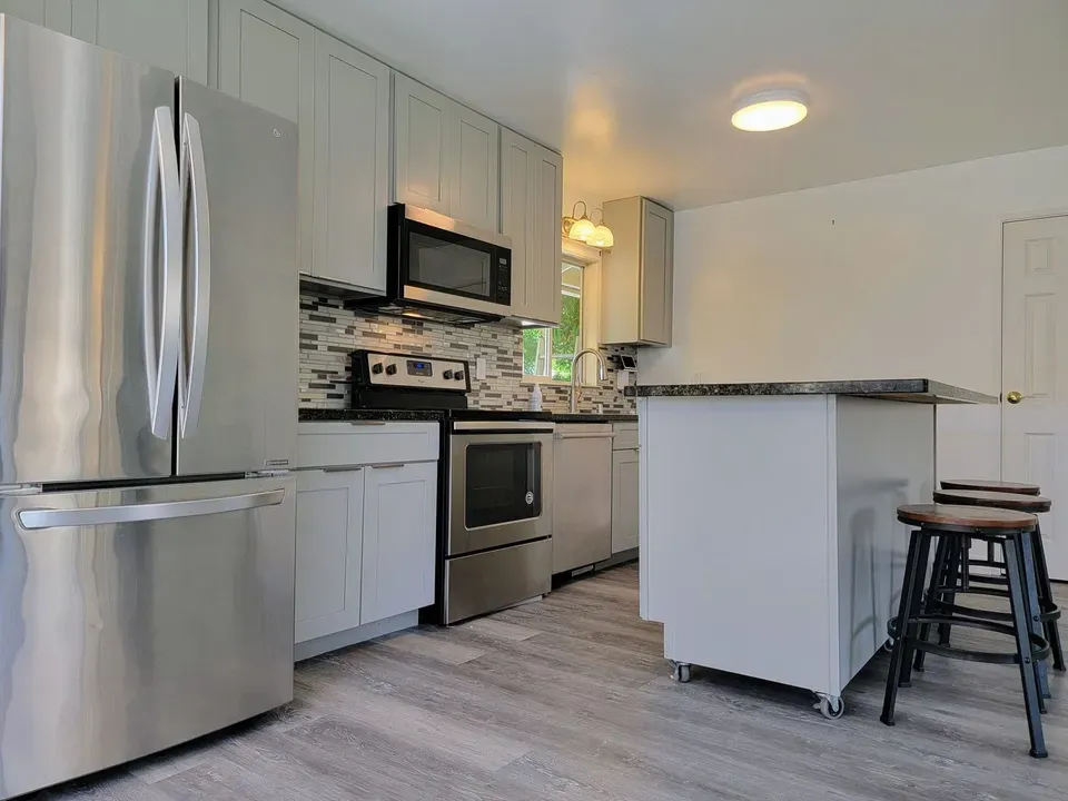 3 Bed 2 Bath Modern Contemporary Residence in Honolulu, HI - 1