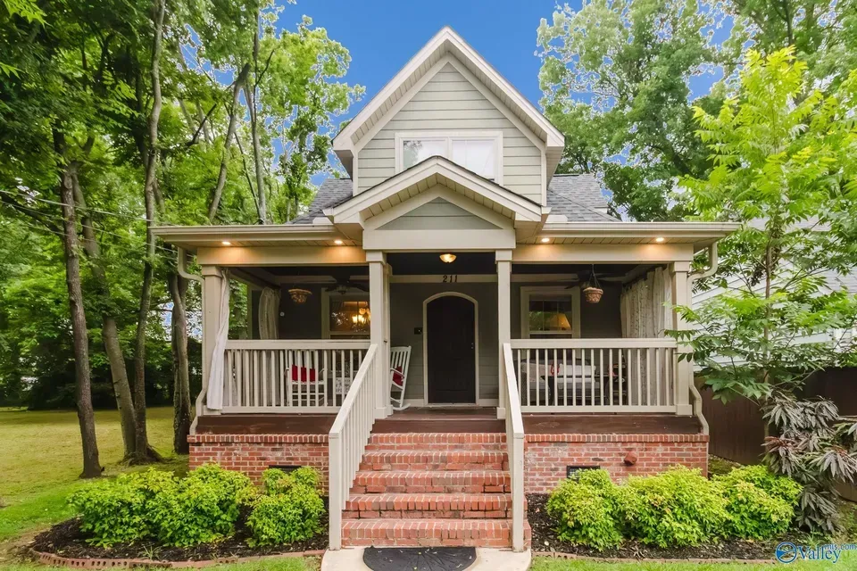 3 Bed 2 Bath Modern Contemporary Residence in Huntsville, AL