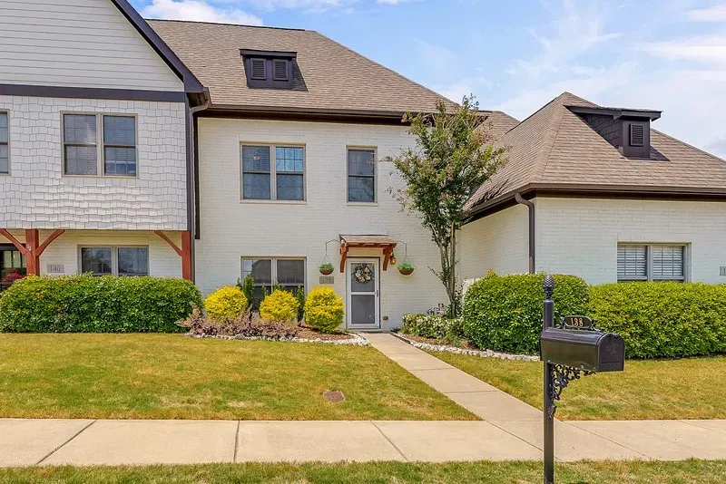 3 Bed 2 Bath Modern Contemporary Residence in Huntsville, AL