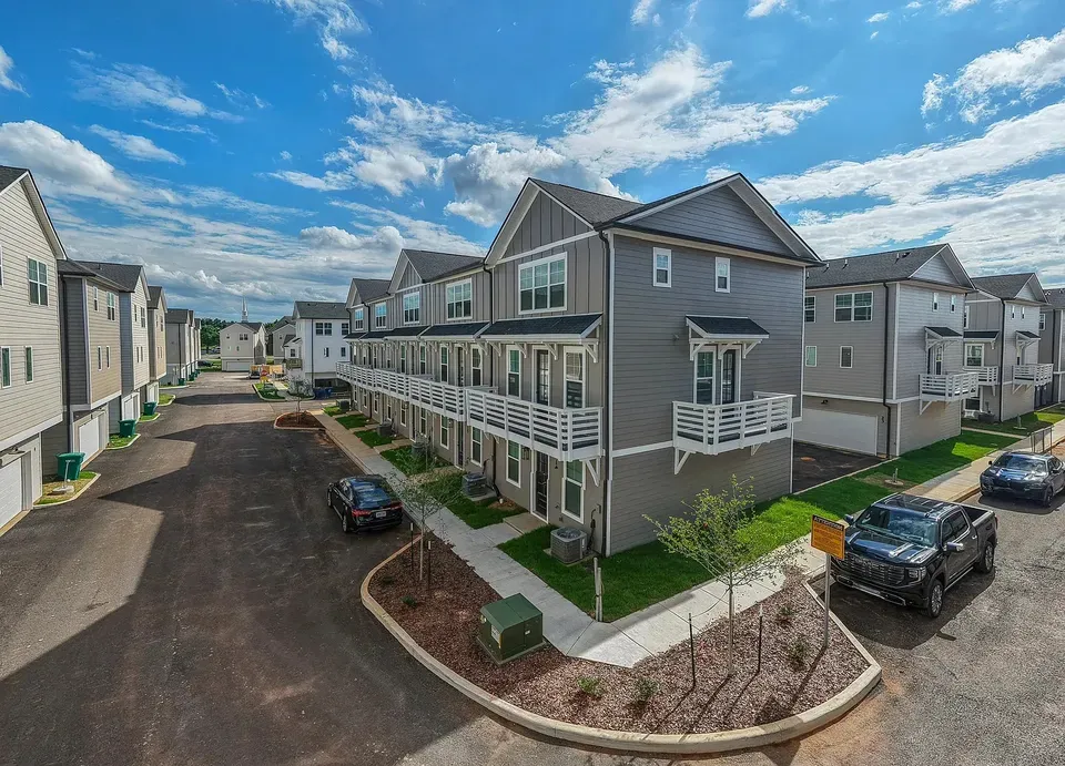 3 Bed 2 Bath Modern Contemporary Residence in Huntsville, AL - 2