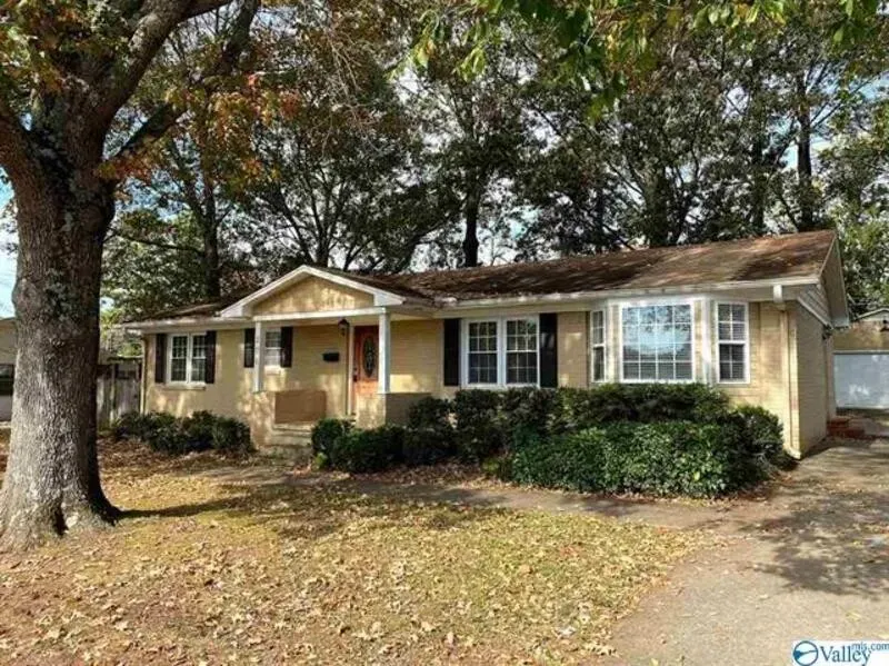 3 Bed 2 Bath Modern Contemporary Residence in Huntsville, AL - 1