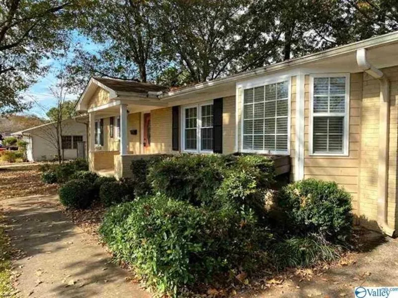 3 Bed 2 Bath Modern Contemporary Residence in Huntsville, AL - 2