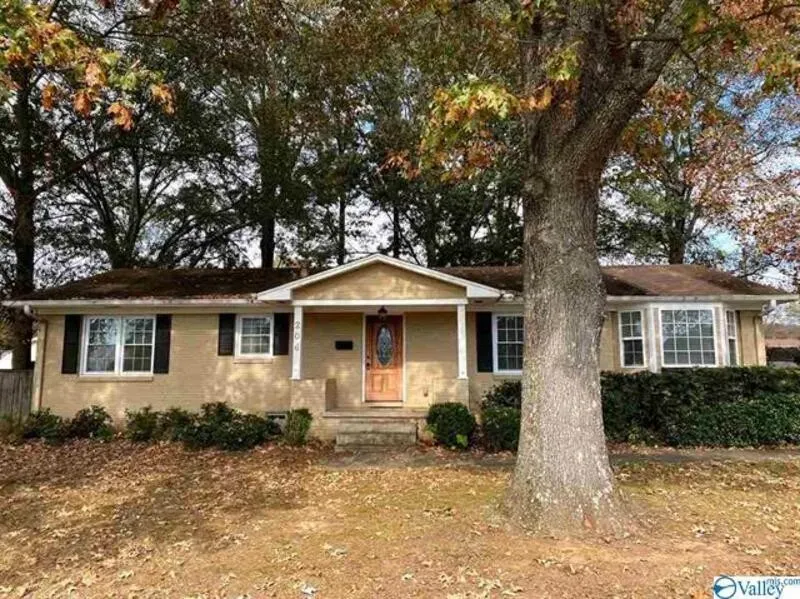 3 Bed 2 Bath Modern Contemporary Residence in Huntsville, AL - 5