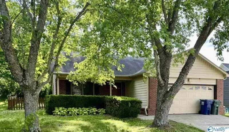 3 Bed 2 Bath Modern Contemporary Residence in Huntsville, AL