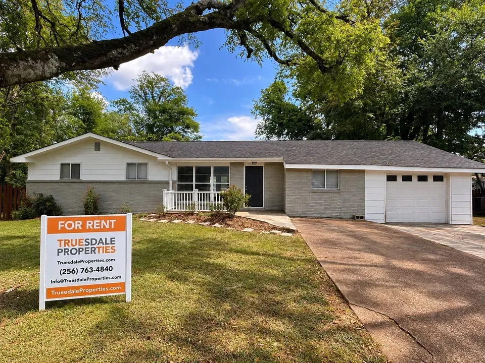 3 Bed 2 Bath Modern Contemporary Residence in Huntsville, AL