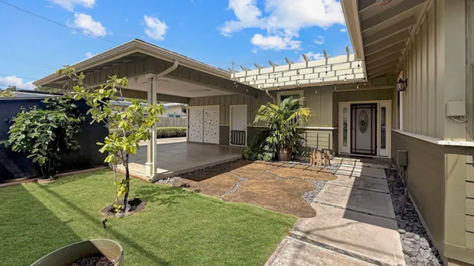 3 Bed 2 Bath Modern Contemporary Residence in Kailua, HI