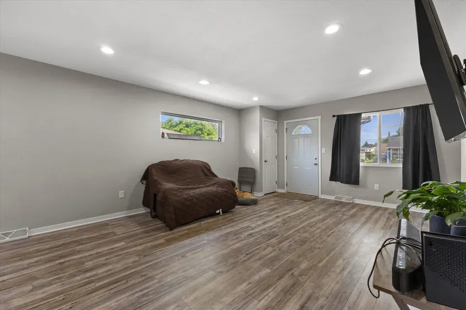 3 Bed 2 Bath Modern Contemporary Residence in Kenosha, WI - 4