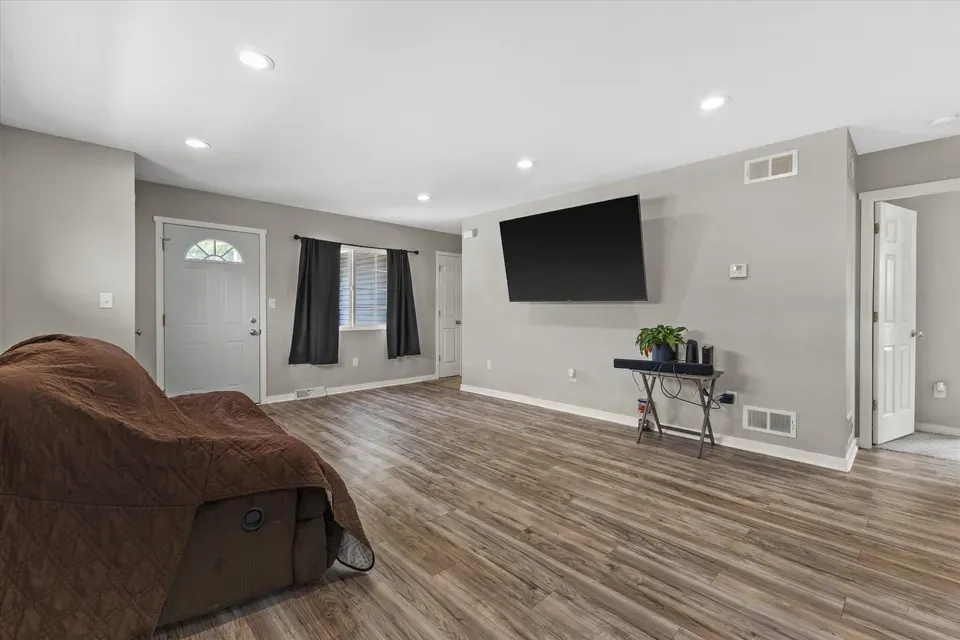 3 Bed 2 Bath Modern Contemporary Residence in Kenosha, WI - 5