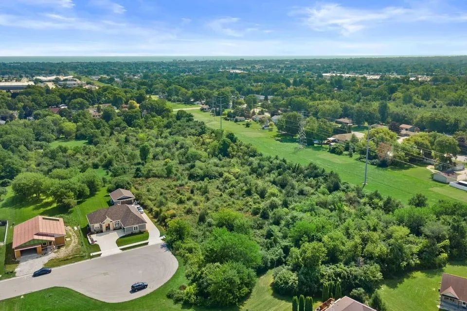 3 Bed 2 Bath Modern Contemporary Residence in Kenosha, WI