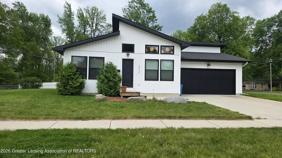 3 Bed 2 Bath Modern Contemporary Residence in Lansing, MI - 2