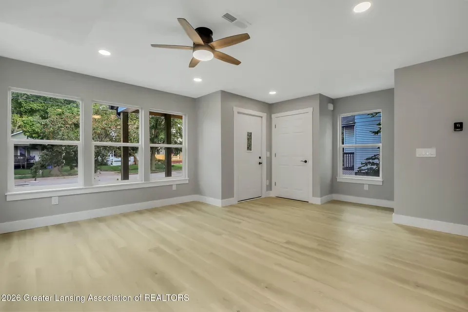 3 Bed 2 Bath Modern Contemporary Residence in Lansing, MI - 5