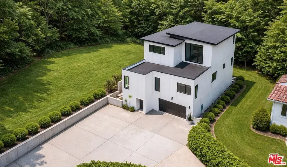 3 Bed 2 Bath Modern Contemporary Residence in Los Angeles, CA - 1