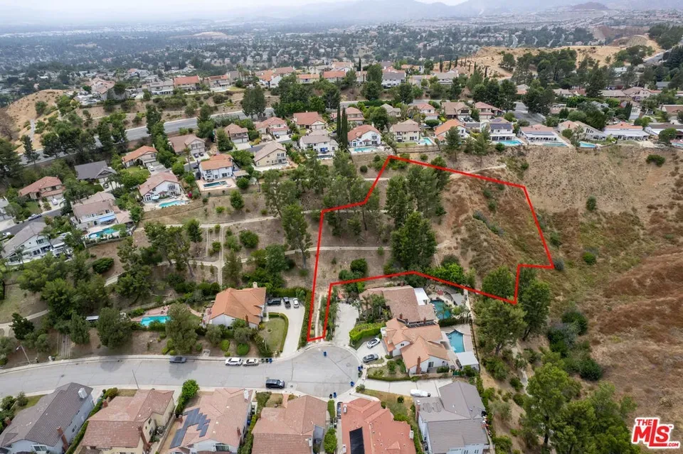 3 Bed 2 Bath Modern Contemporary Residence in Los Angeles, CA - 4