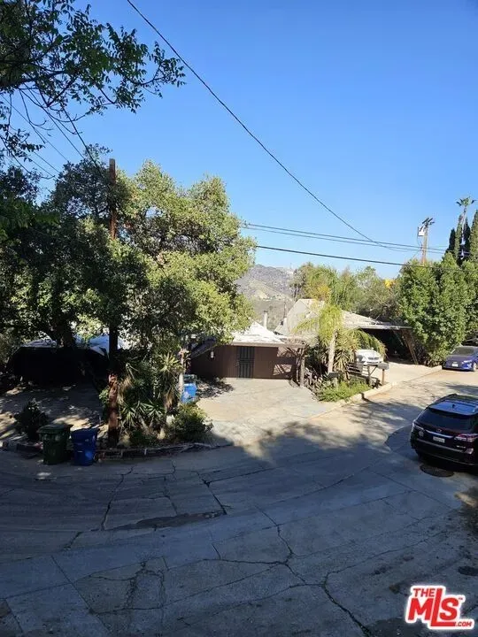3 Bed 2 Bath Modern Contemporary Residence in Los Angeles, CA - 1