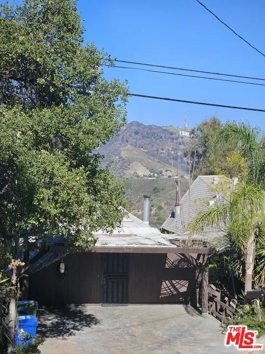 3 Bed 2 Bath Modern Contemporary Residence in Los Angeles, CA - 2