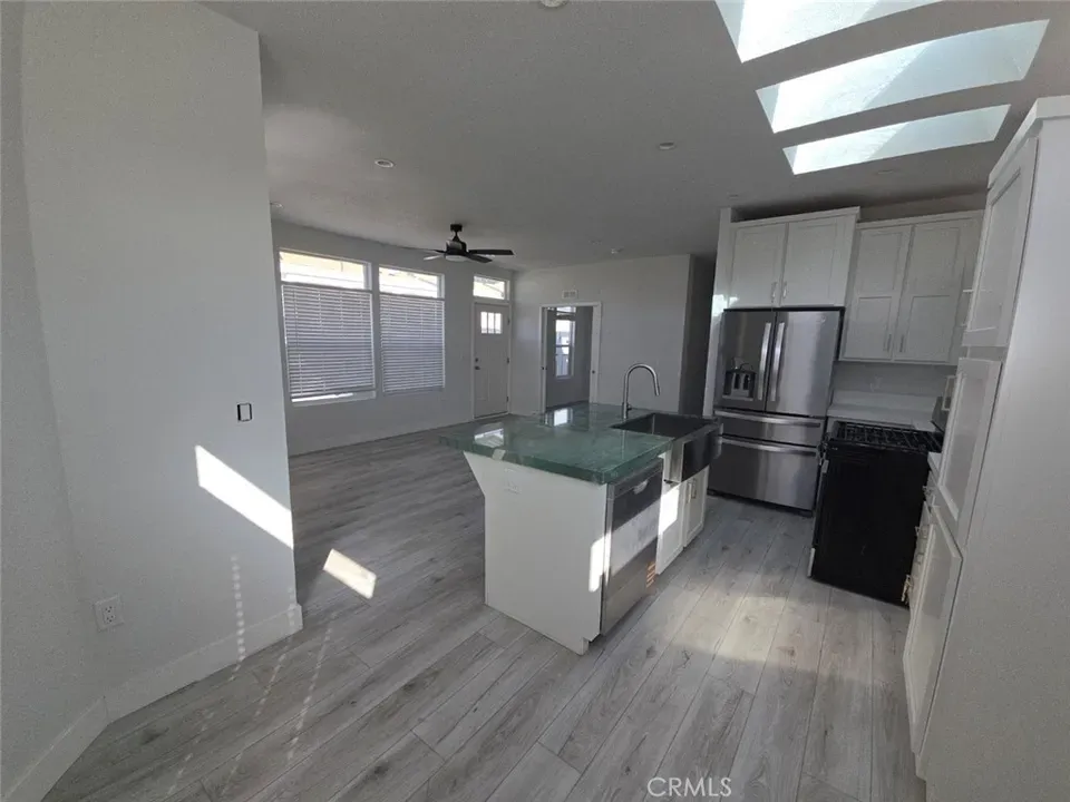 3 Bed 2 Bath Modern Contemporary Residence in Los Angeles, CA - 4