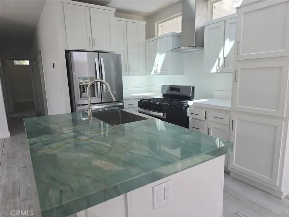 3 Bed 2 Bath Modern Contemporary Residence in Los Angeles, CA - 5