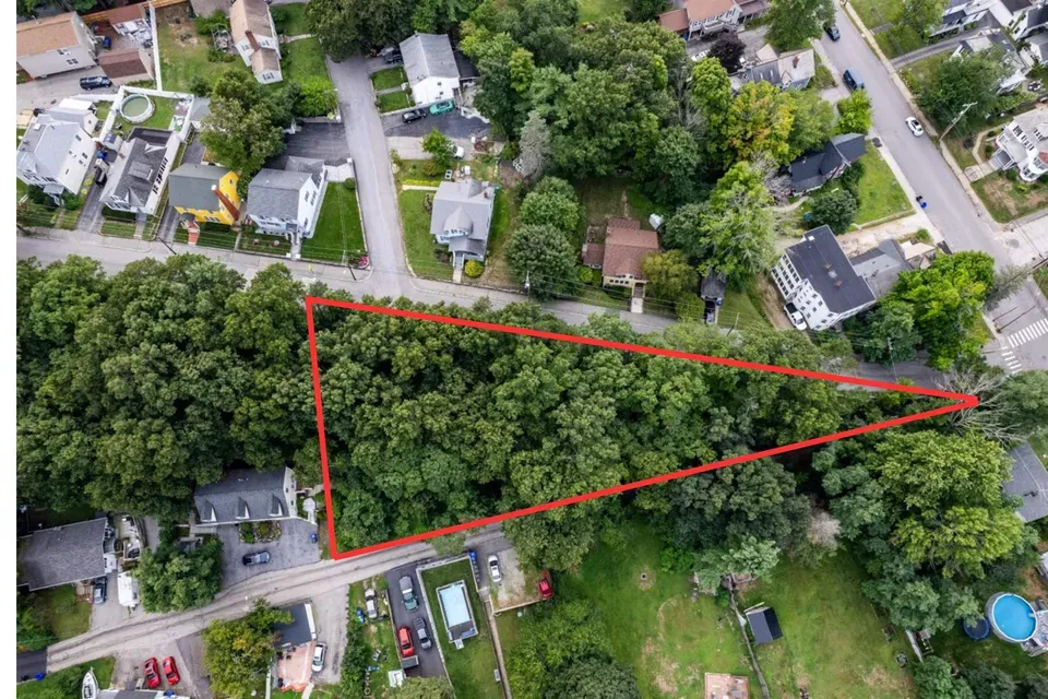 3 Bed 2 Bath Modern Contemporary Residence in Manchester, NH - 1