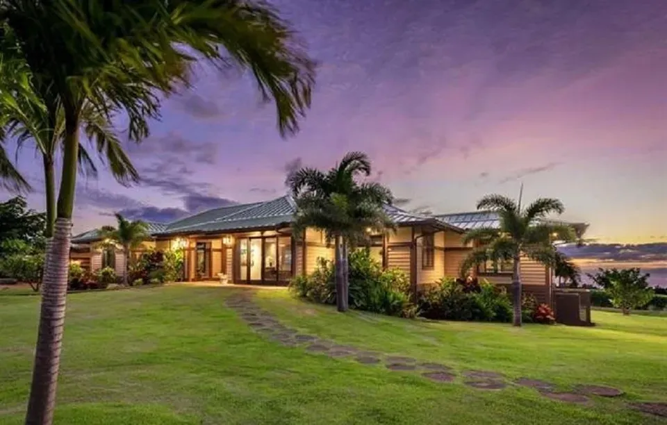 3 Bed 2 Bath Modern Contemporary Residence in Maui, HI