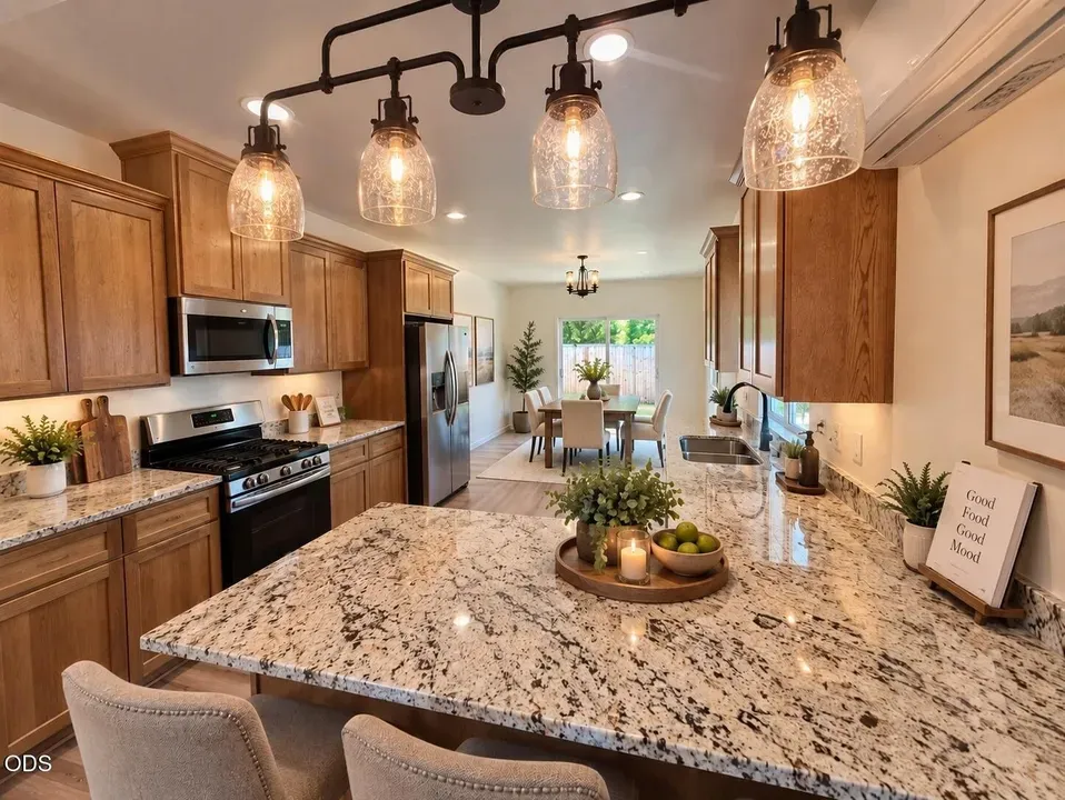 3 Bed 2 Bath Modern Contemporary Residence in Medford, OR - 2