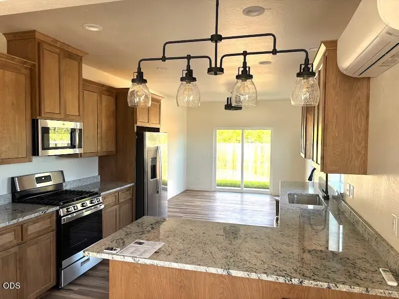 3 Bed 2 Bath Modern Contemporary Residence in Medford, OR - 3