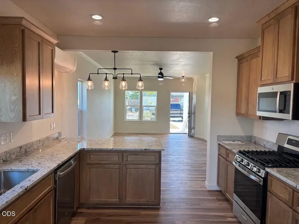 3 Bed 2 Bath Modern Contemporary Residence in Medford, OR - 5