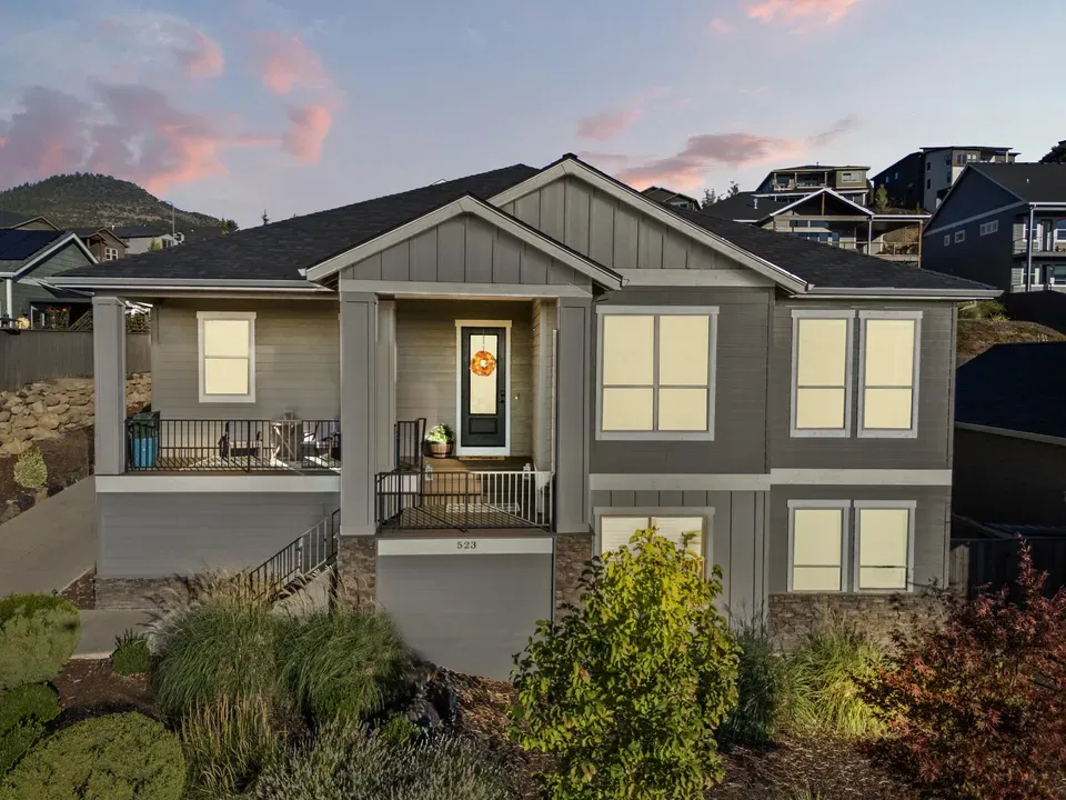 3 Bed 2 Bath Modern Contemporary Residence in Medford, OR - 2