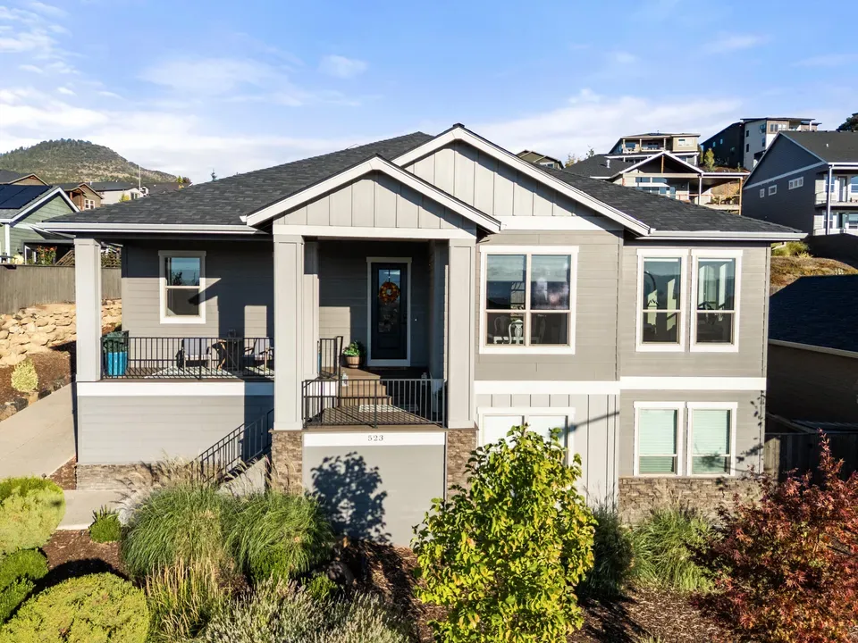 3 Bed 2 Bath Modern Contemporary Residence in Medford, OR - 3