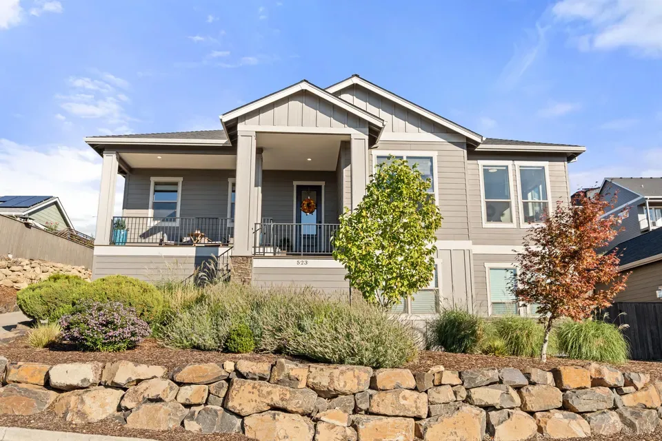 3 Bed 2 Bath Modern Contemporary Residence in Medford, OR - 4