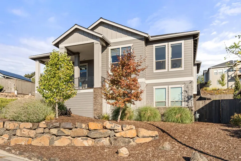 3 Bed 2 Bath Modern Contemporary Residence in Medford, OR - 5