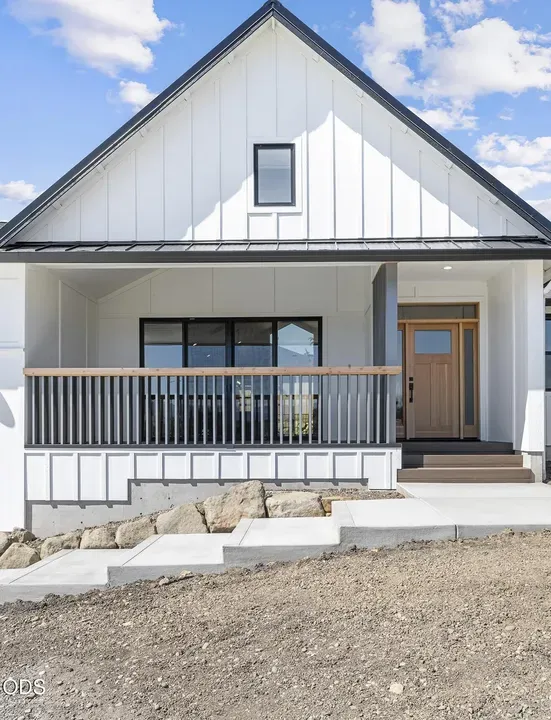 3 Bed 2 Bath Modern Contemporary Residence in Medford, OR - 5