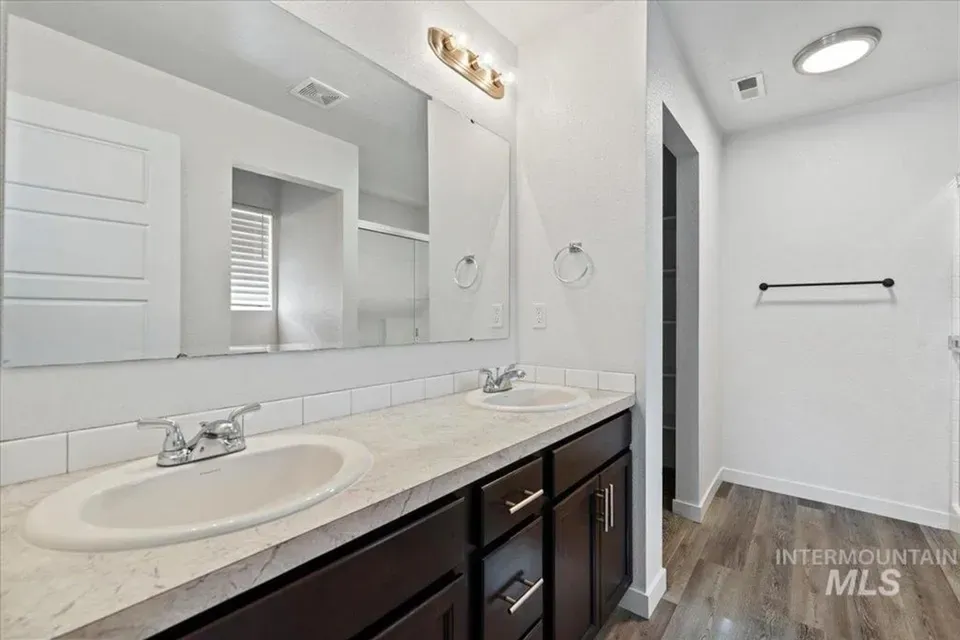 3 Bed 2 Bath Modern Contemporary Residence in Meridian, ID - 2