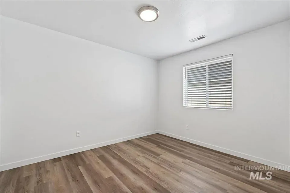 3 Bed 2 Bath Modern Contemporary Residence in Meridian, ID - 5