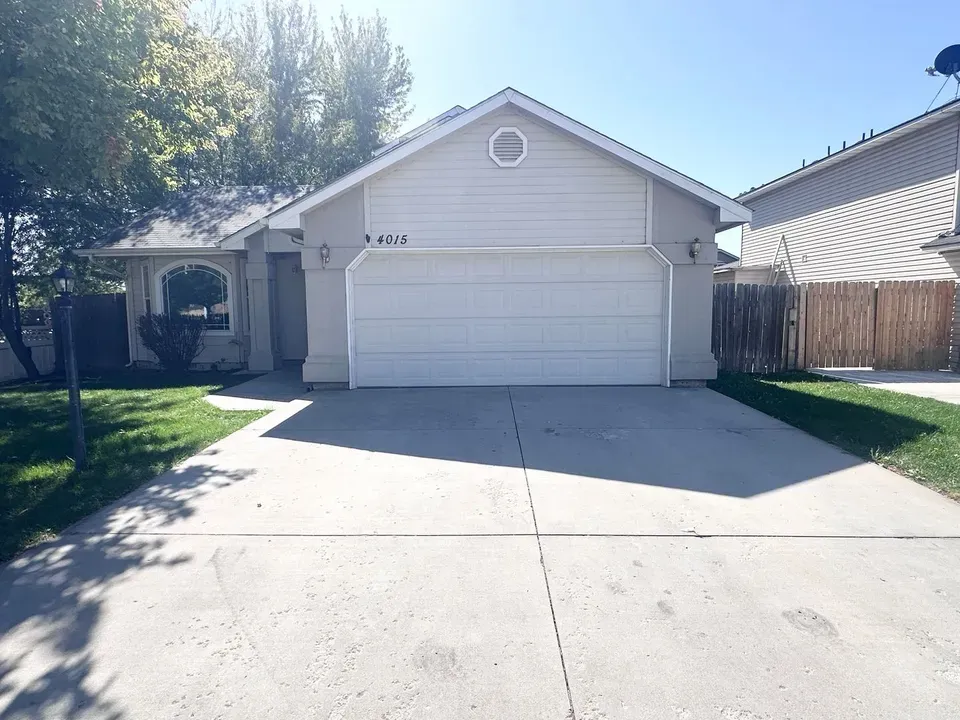 3 Bed 2 Bath Modern Contemporary Residence in Meridian, ID - 2