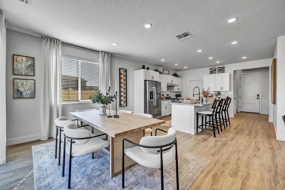 3 Bed 2 Bath Modern Contemporary Residence in Meridian, ID - 5