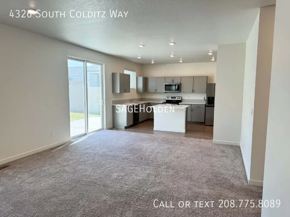 3 Bed 2 Bath Modern Contemporary Residence in Meridian, ID - 2