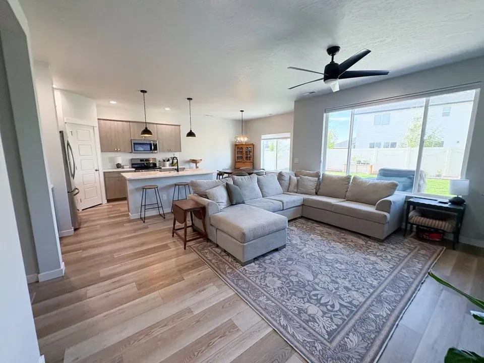 3 Bed 2 Bath Modern Contemporary Residence in Meridian, ID - 2