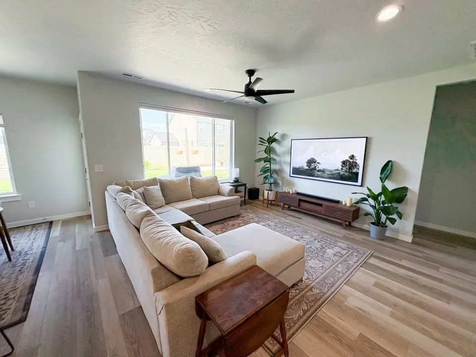 3 Bed 2 Bath Modern Contemporary Residence in Meridian, ID - 3