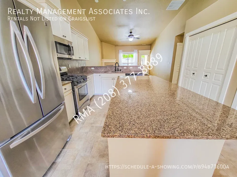 3 Bed 2 Bath Modern Contemporary Residence in Meridian, ID - 4