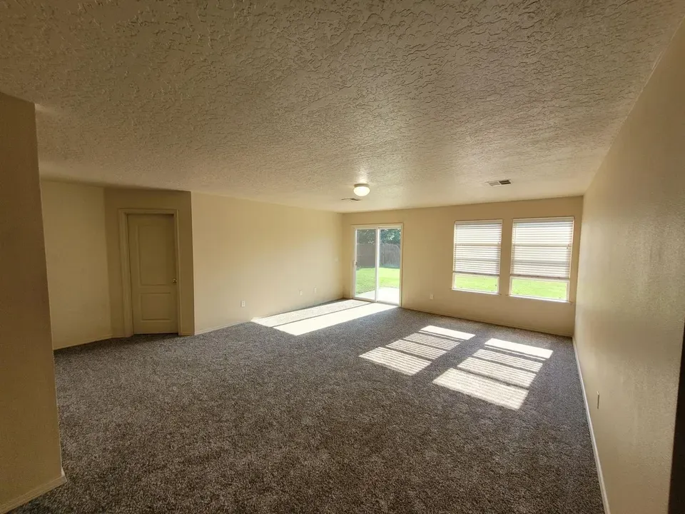 3 Bed 2 Bath Modern Contemporary Residence in Meridian, ID - 2