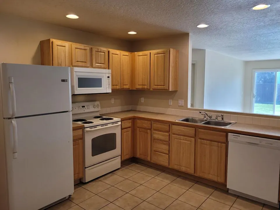 3 Bed 2 Bath Modern Contemporary Residence in Meridian, ID - 4