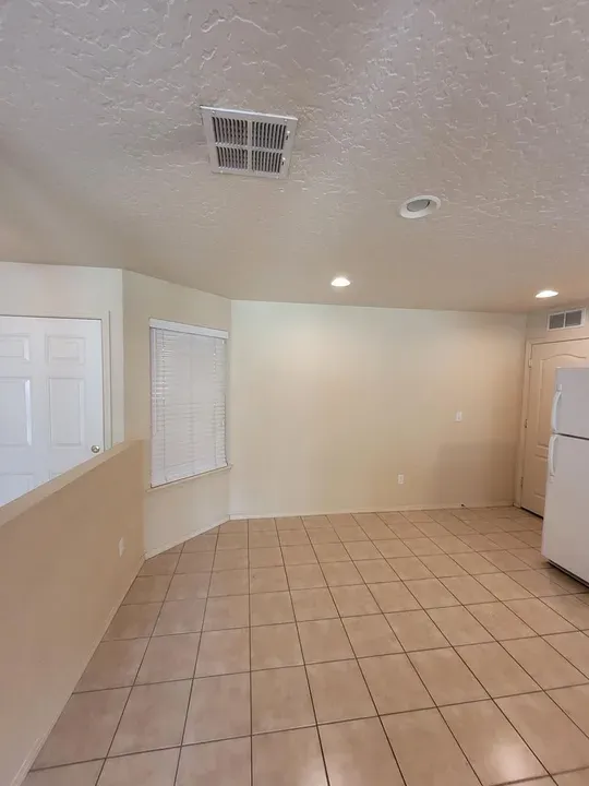 3 Bed 2 Bath Modern Contemporary Residence in Meridian, ID - 5